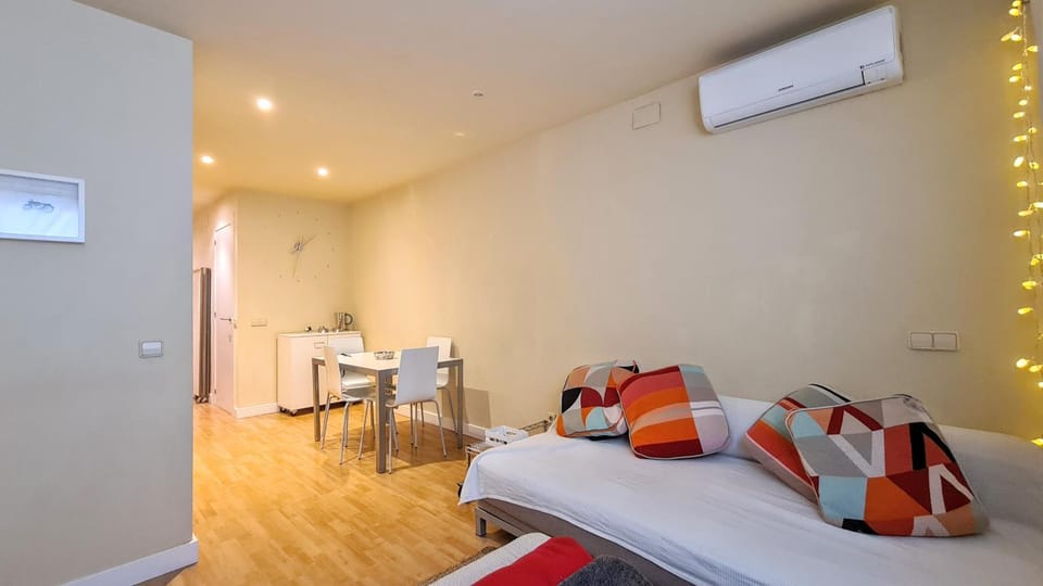 TV and multimedia, Living room, air conditioner