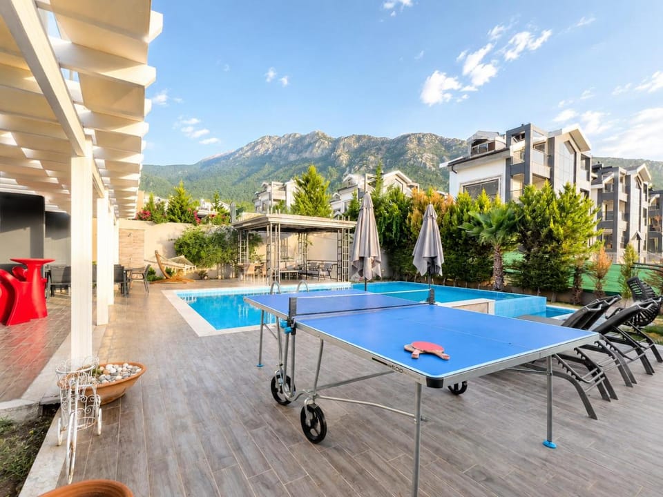 Garden, Table tennis