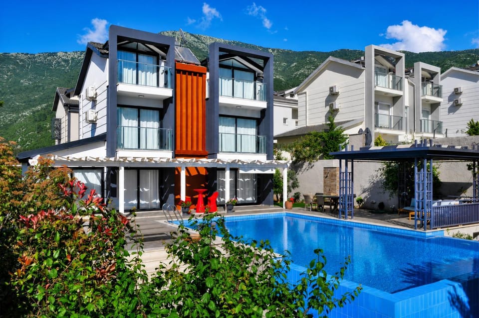 Property building, Day, Garden
