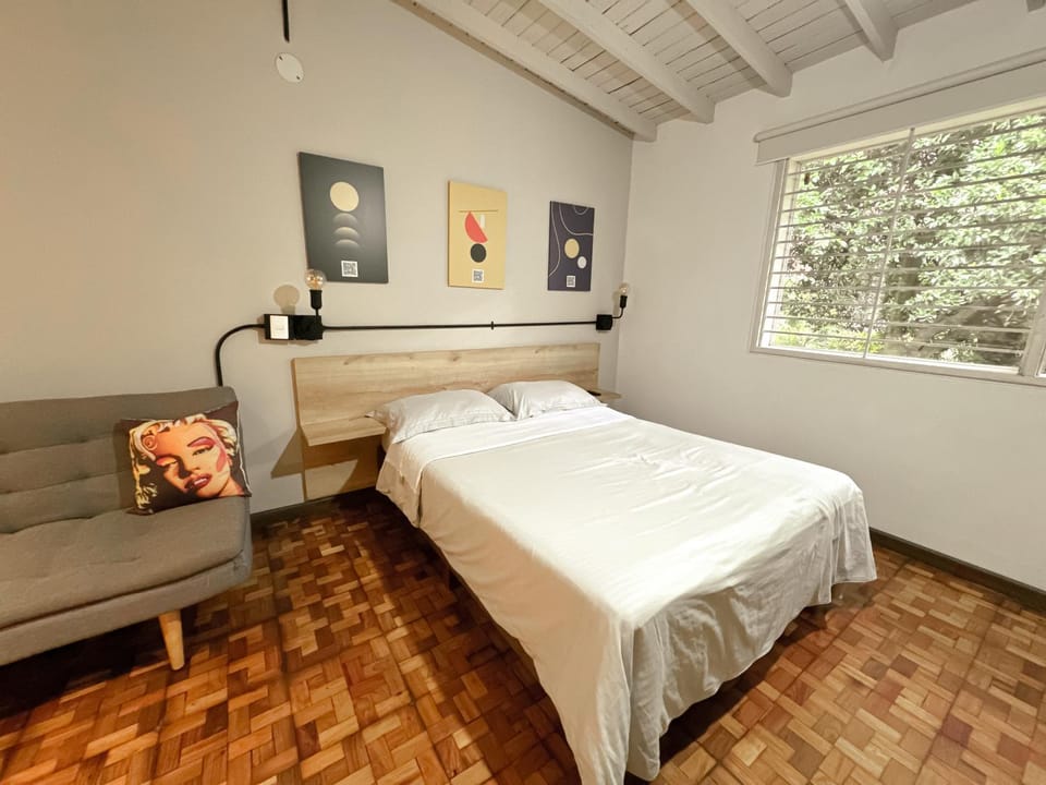 Apartaestudio amueblado en Poblado FRN106 By Roots Rentals Apartment in Envigado