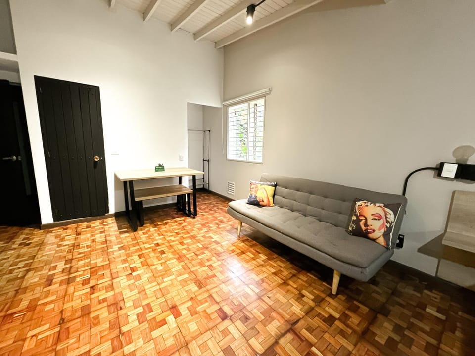 Apartaestudio amueblado en Poblado FRN106 By Roots Rentals Apartment in Envigado