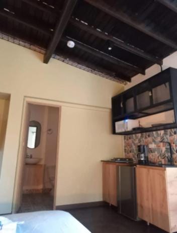 Loft asequible en el barrio del Poblado FRN108 By Roots Rentals Apartment in Envigado