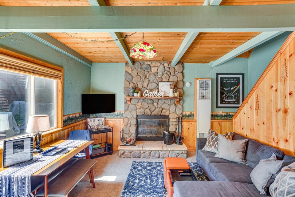 1 Mi to Snow Summit Big Bear Lake Cabin! Cabin in Big Bear