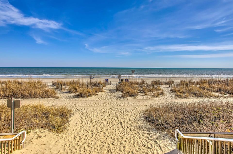 Beachfront Condo in Myrtle Beach w/ Pool Access House in Myrtle Beach