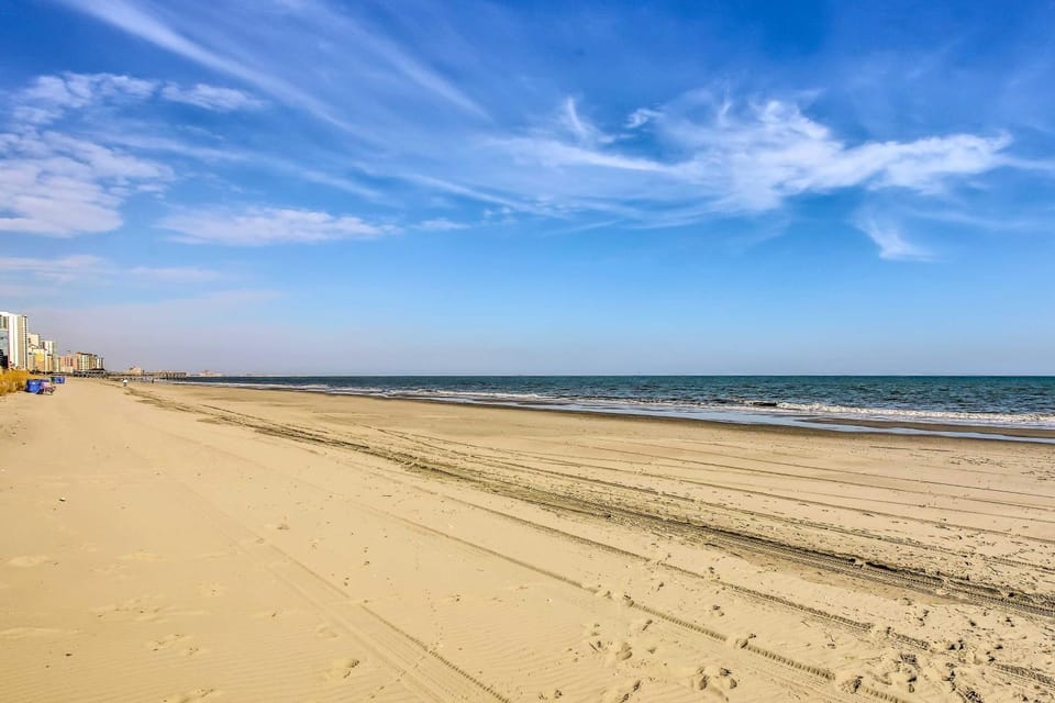 Beachfront Condo in Myrtle Beach w/ Pool Access House in Myrtle Beach
