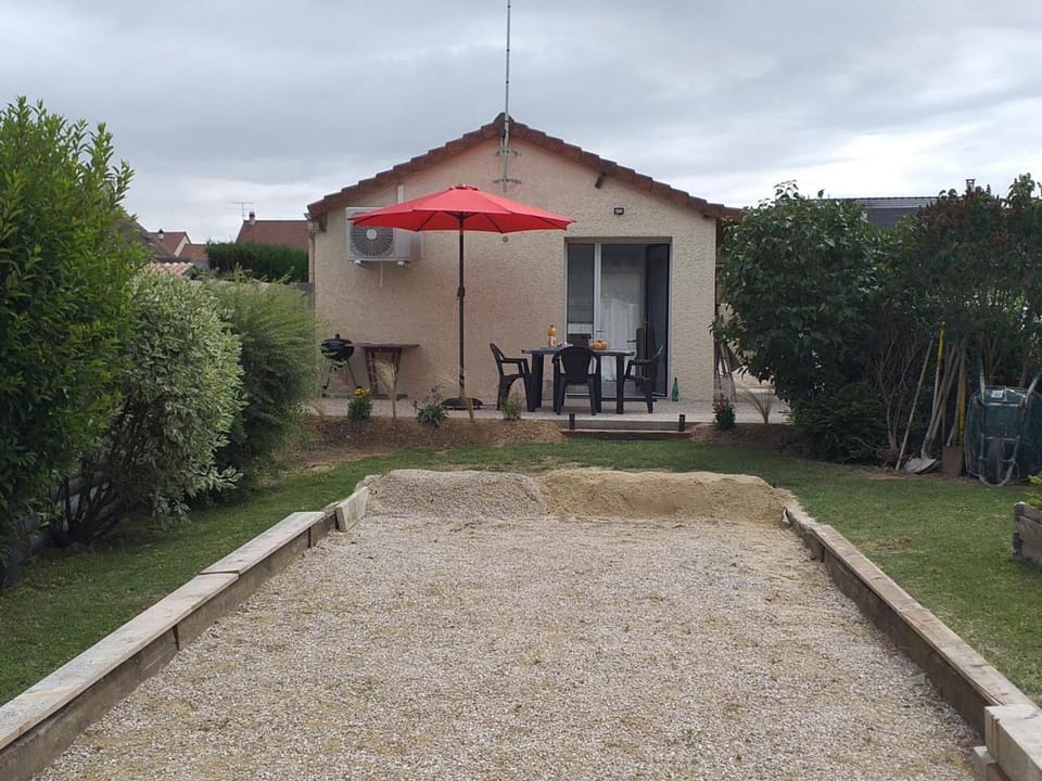 Gîte cosy en Normandie avec terrasse, climatisation, parking et animaux acceptés - FR-1-527-14 Apartment in Île-de-France
