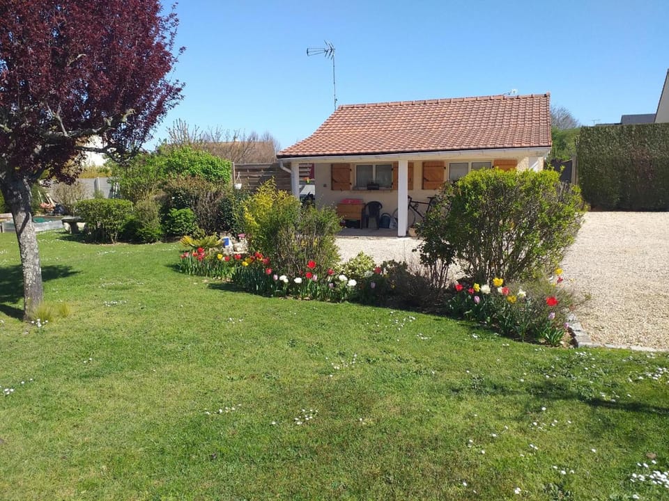 Gîte cosy en Normandie avec terrasse, climatisation, parking et animaux acceptés - FR-1-527-14 Apartment in Île-de-France