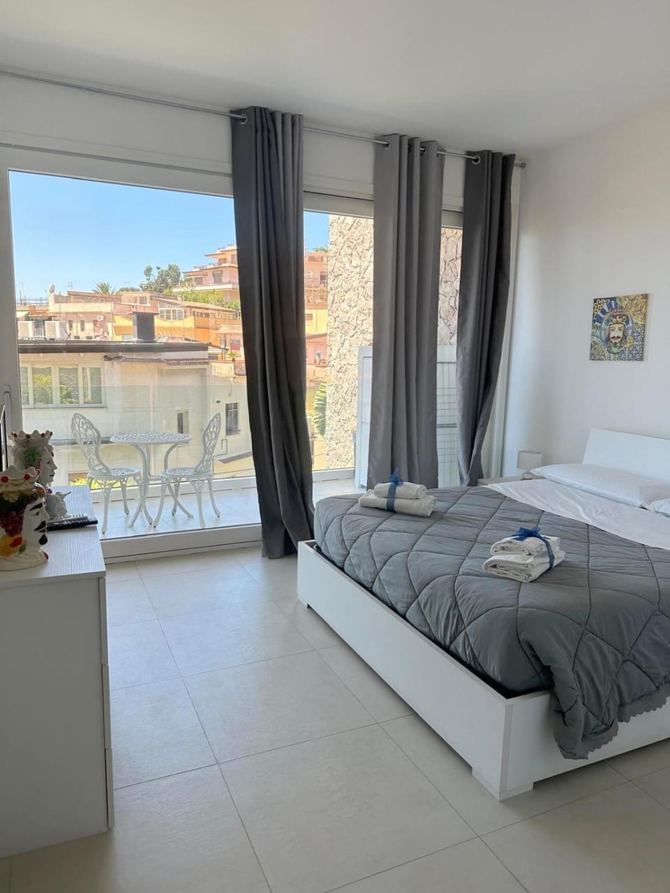 Bed, Balcony/Terrace, Photo of the whole room, Bedroom