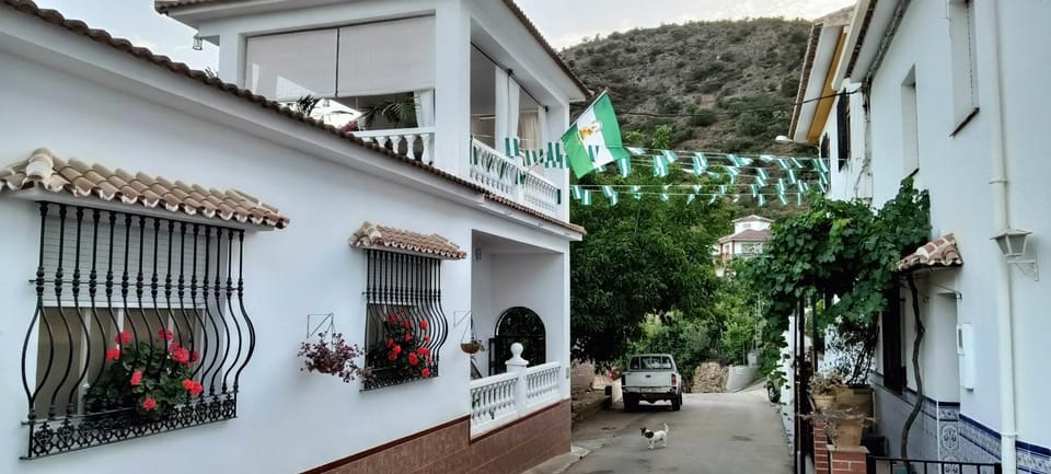 Property building, Day, Neighbourhood, Street view, Location, Internal: Not applicable to any particular room
