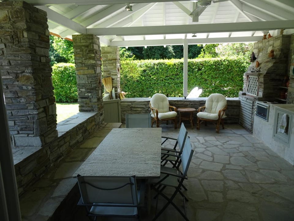 Patio, Kitchen or kitchenette, Seating area, Dining area, Garden view