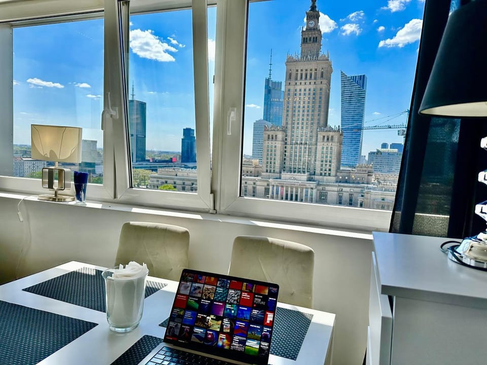 PLATINUM metro x2 WiFi 350 MBs Netflix HBO AppleTV Apartment in Warsaw