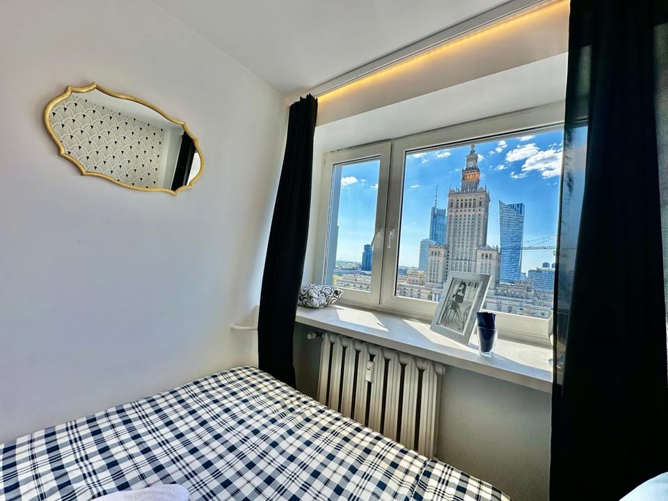 PLATINUM metro x2 WiFi 350 MBs Netflix HBO AppleTV Apartment in Warsaw