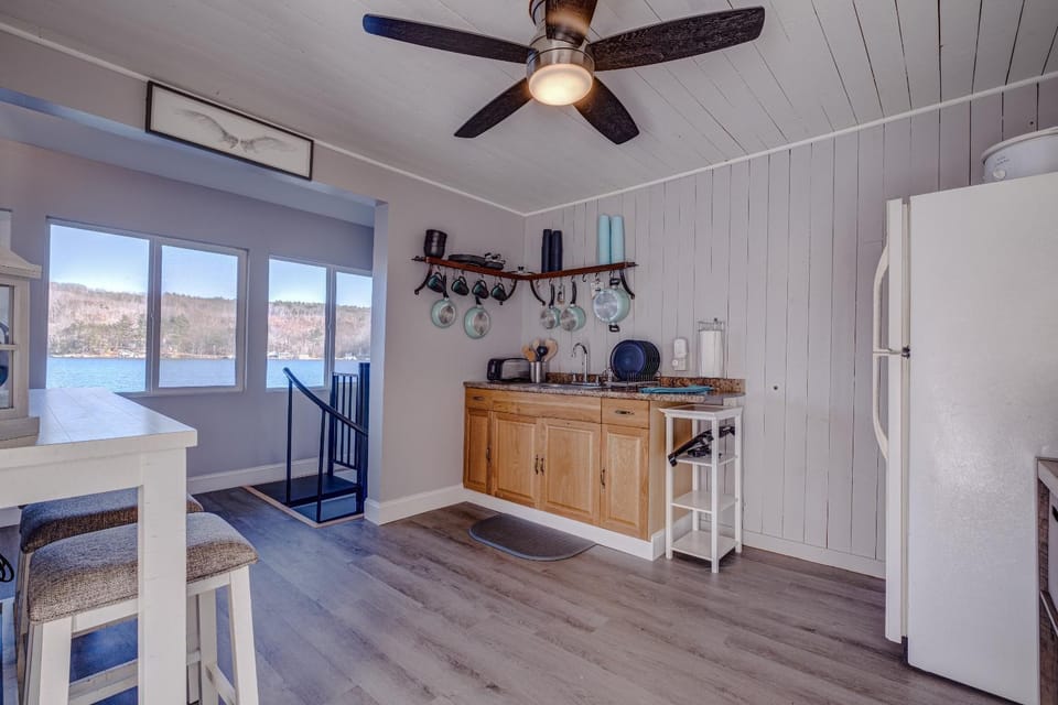 Natural landscape, Kitchen or kitchenette, Dining area, fireplace