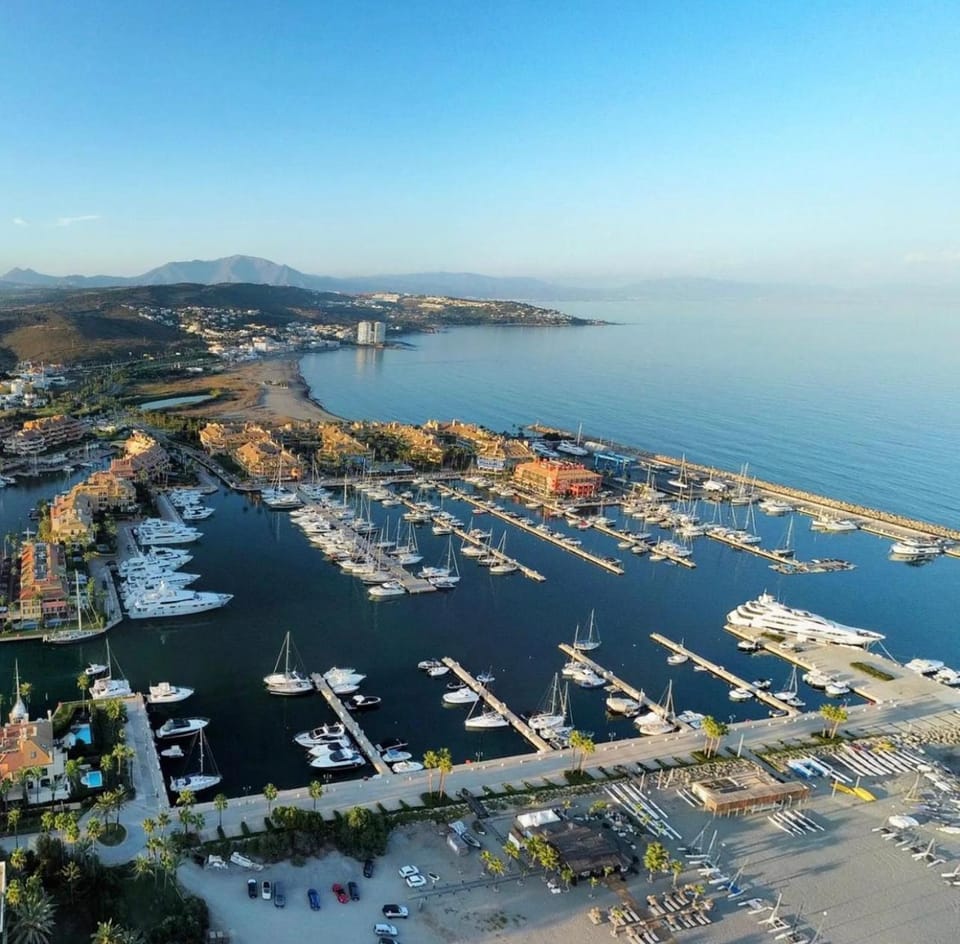 Apartamento Puerto de Sotogrande con vistas al mar Apartment in Andalusia