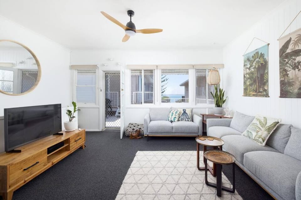 TV and multimedia, Living room, Seating area, Sea view
