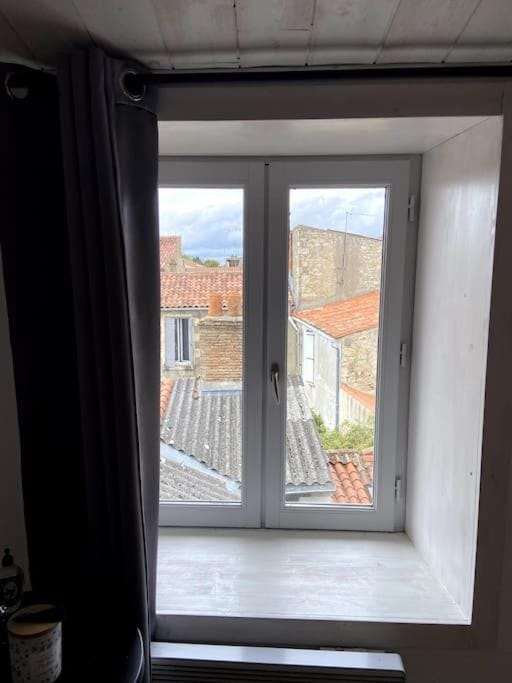 Bedroom, City view
