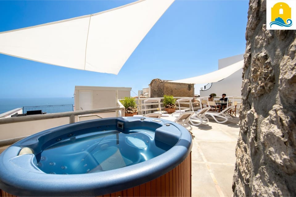 Hot Tub, Solarium, Balcony/Terrace