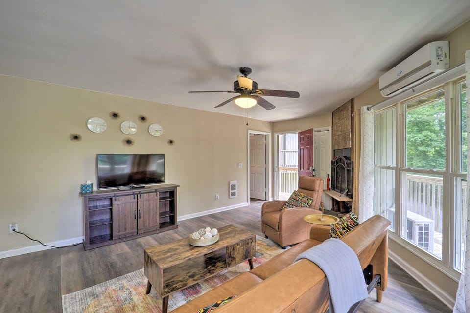 4 Mi to Sugar Mtn Resort! Family-Friendly Retreat House in Banner Elk