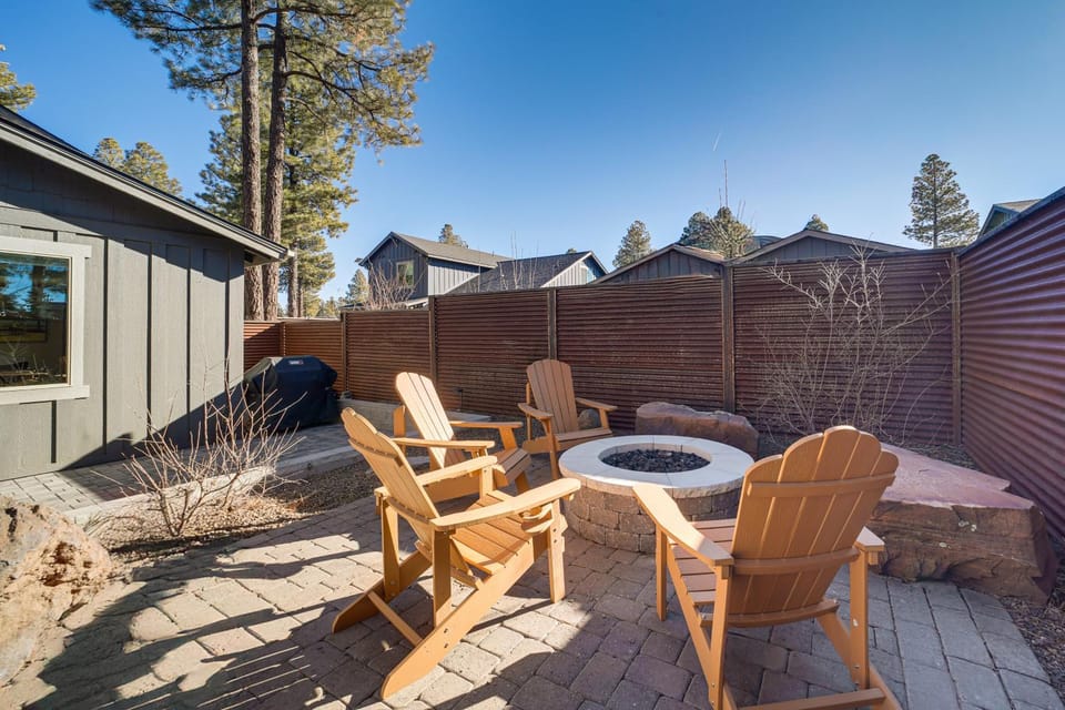 Modern Flagstaff Retreat w/ Fire Pit & EV Charger! House in Flagstaff