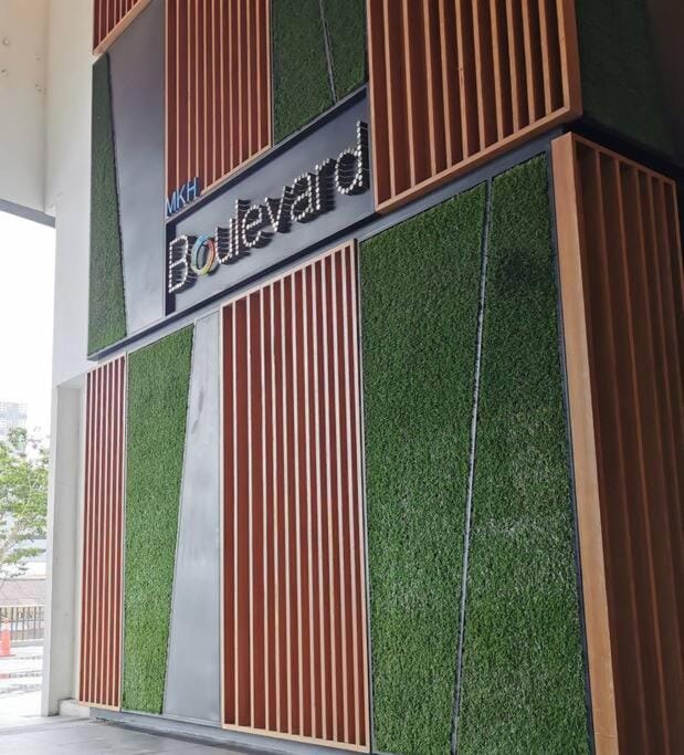 Kajang Town Homestay at MKH Boulevard NETFLIX, WIFI and Air conditioning in bedroom only Apartment in Negeri Sembilan, Malaysia