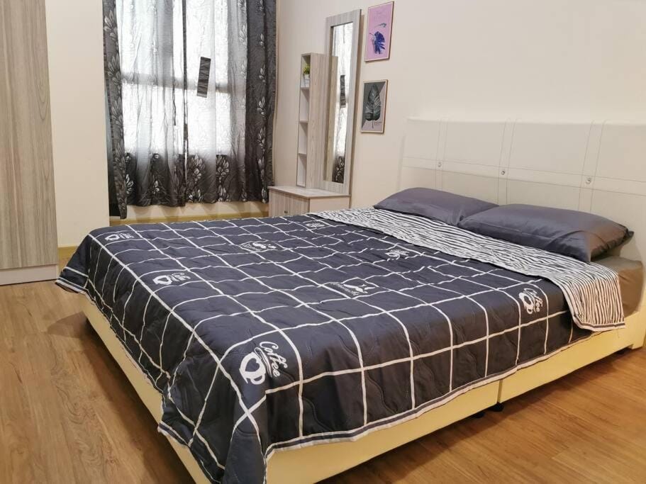 Kajang Town Homestay at MKH Boulevard NETFLIX, WIFI and Air conditioning in bedroom only Apartment in Negeri Sembilan, Malaysia