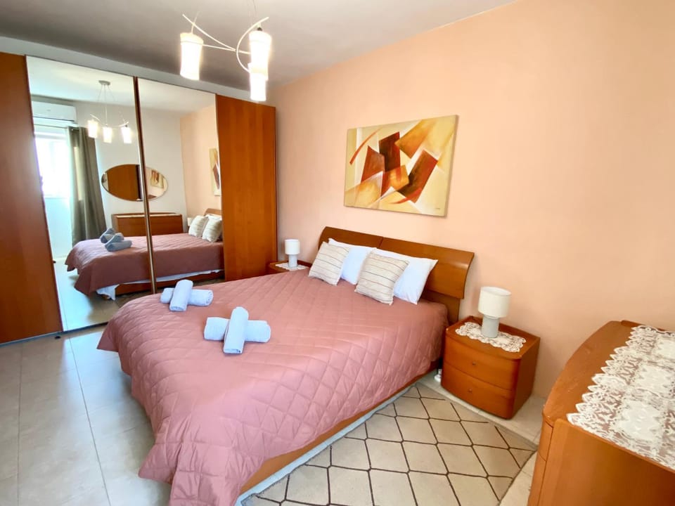 Sea view home away from home Apartment in Saint Paul's Bay