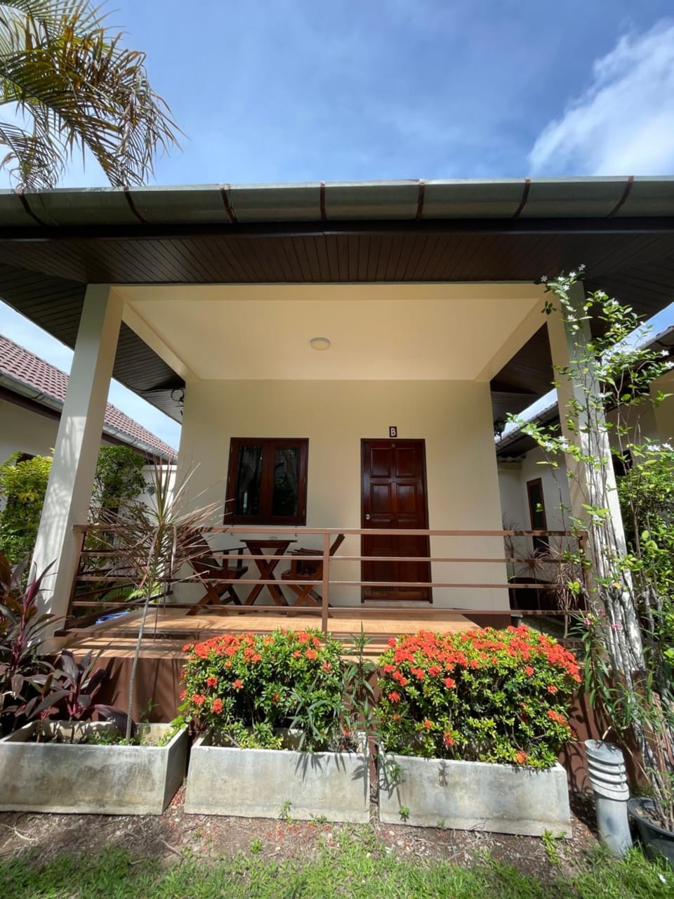 Ron Bungalow Bed and Breakfast in Choeng Thale