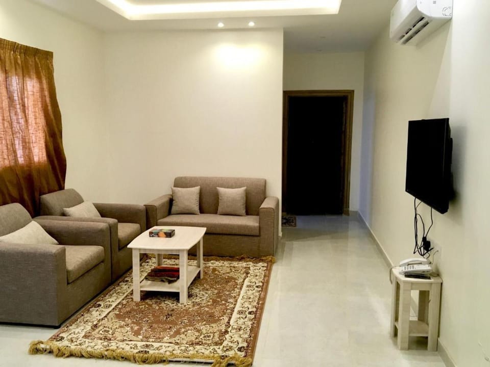 Communal lounge/ TV room, TV and multimedia, Living room, Seating area