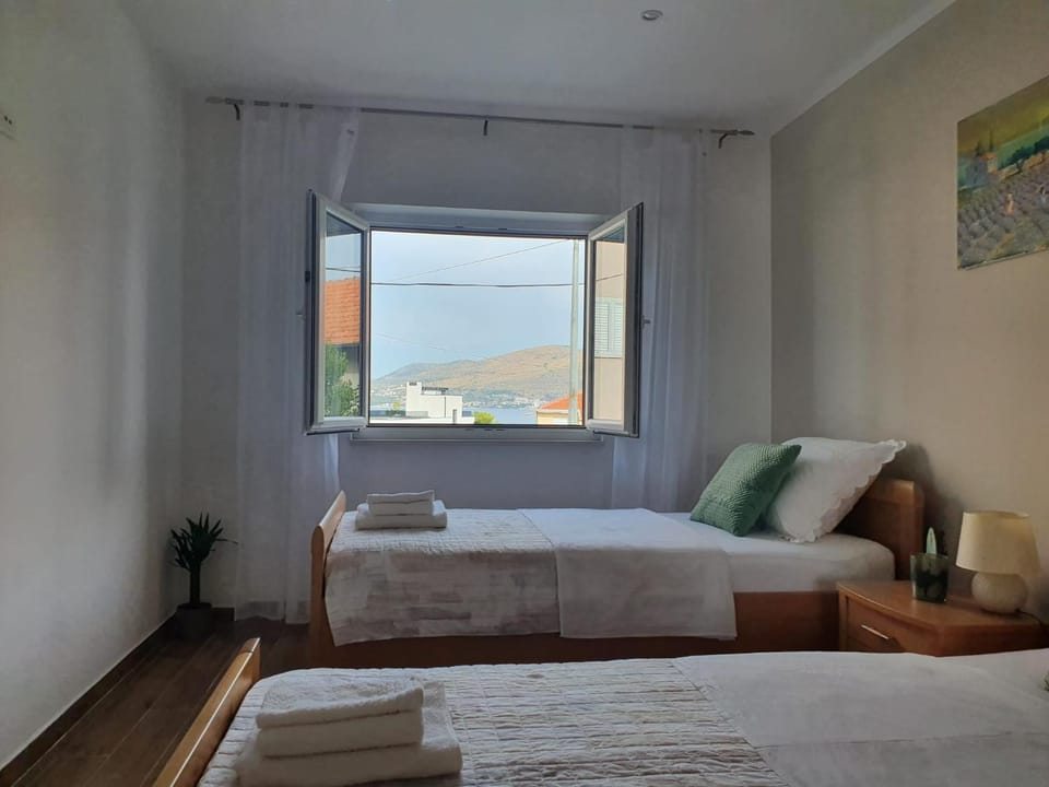 Apartments Marija Apartment in Okrug Gornji