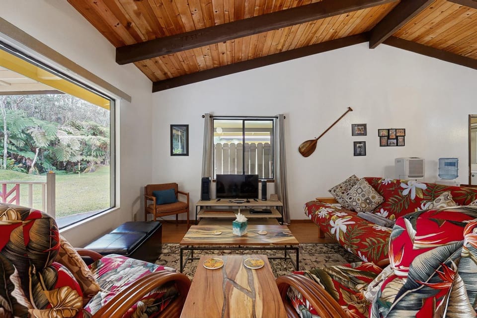 E Komo Mai Retreat Ohana House in Volcano