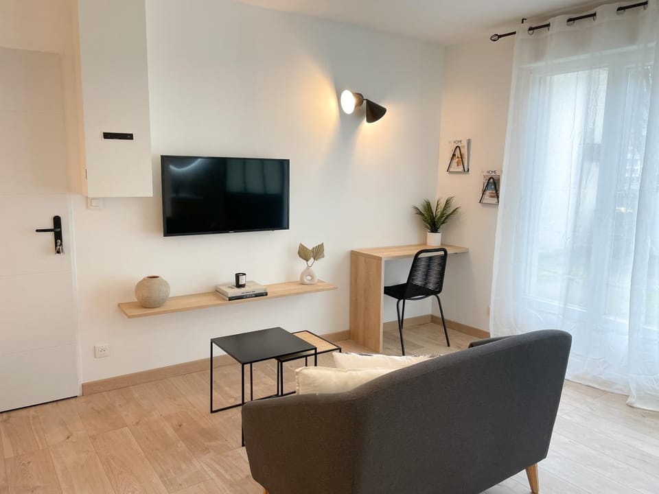 TV and multimedia, Living room, Seating area