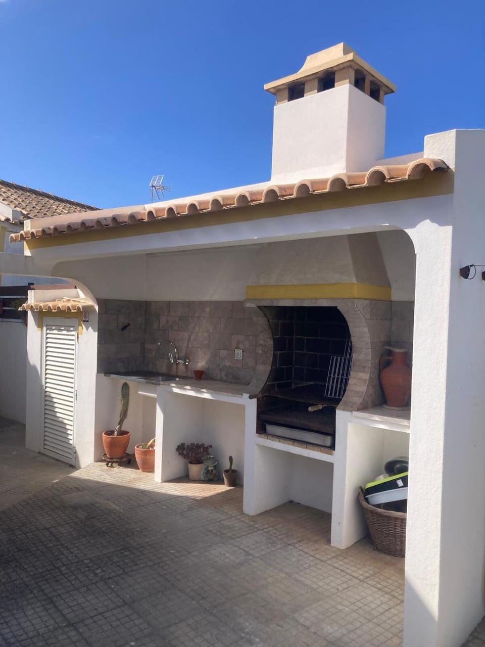 Spacious House in Sagres with Private Patio & BBQ House in Sagres