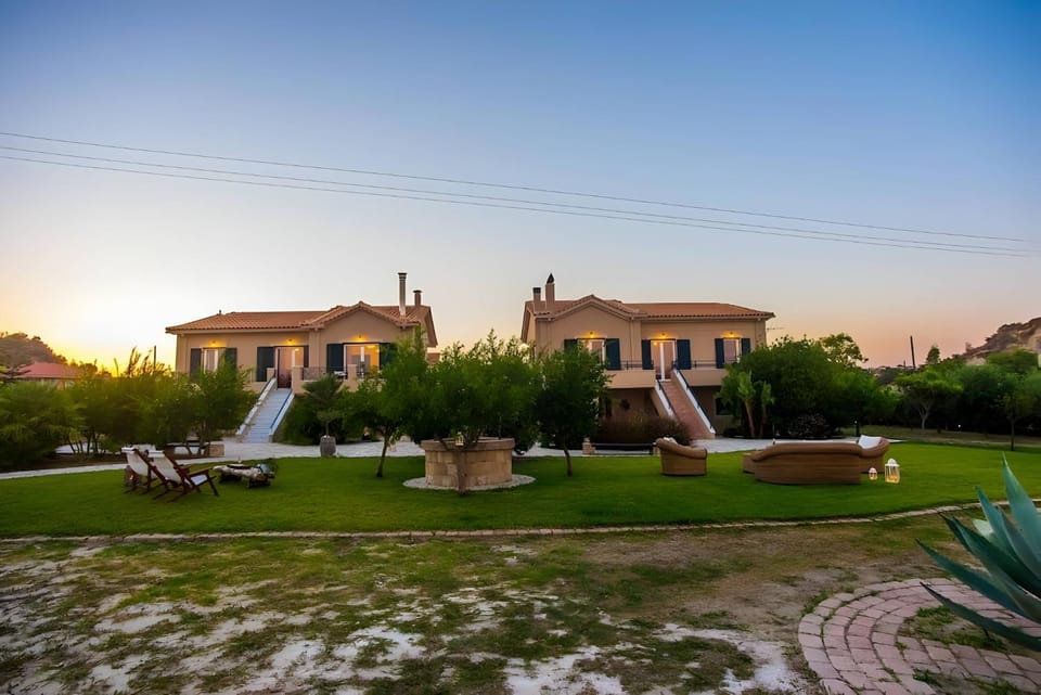 Property building, Natural landscape, Garden, Garden view, sunbed