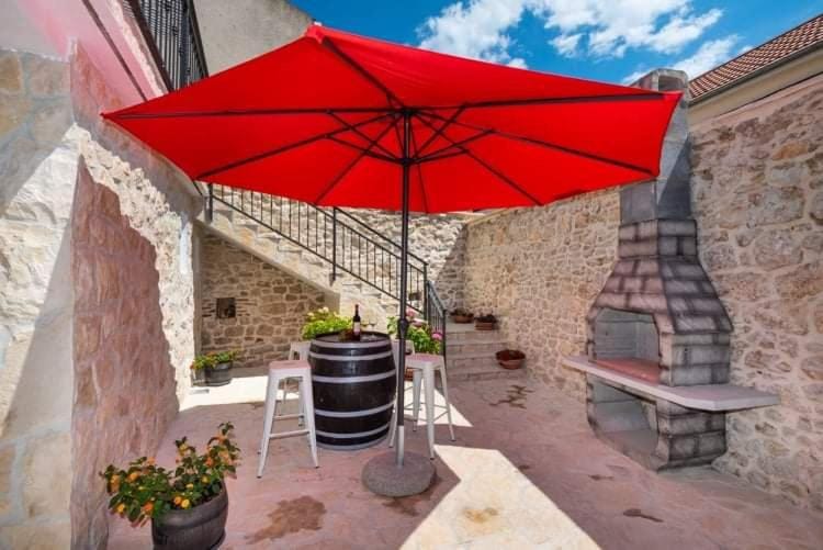 Patio, BBQ facilities