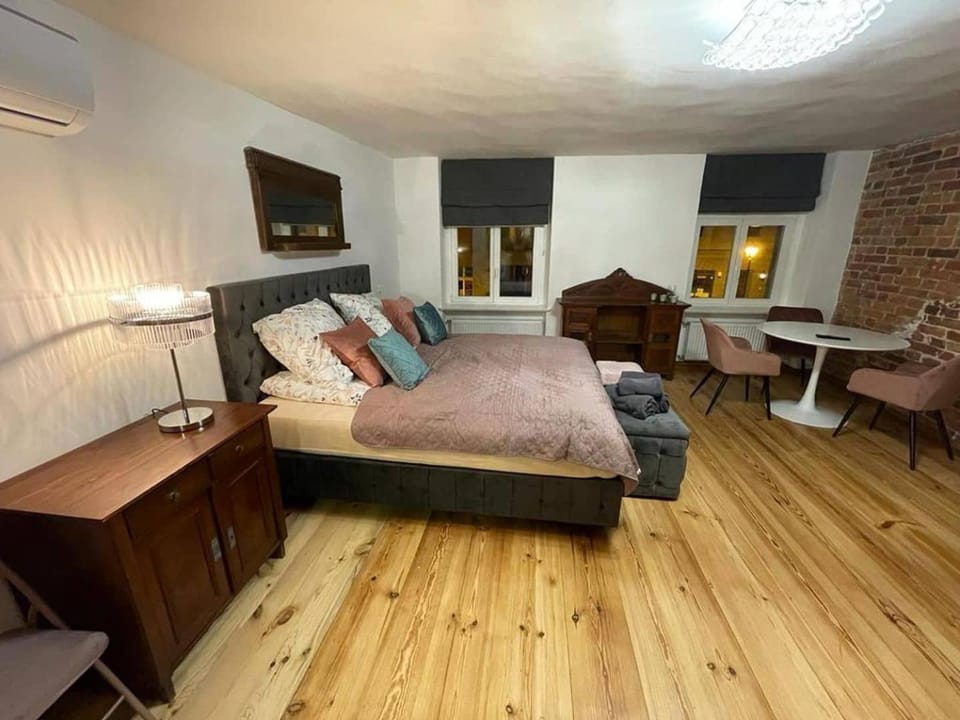 Bed, Living room