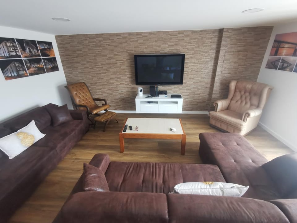 Communal lounge/ TV room, Living room