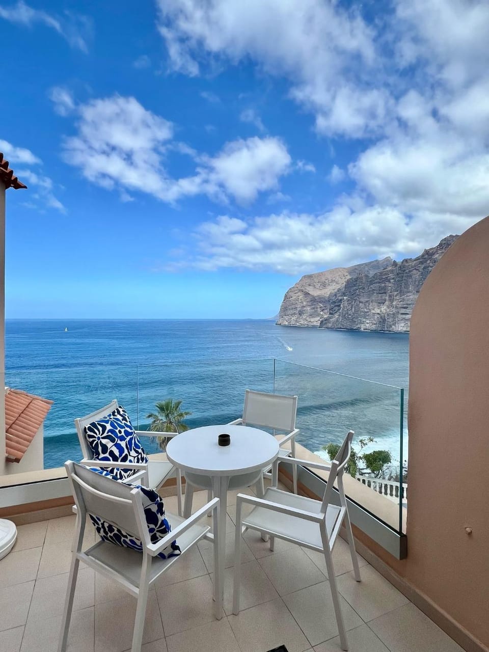 Apartamento incleibles vistas al océano y piscina. Apartment in Acantilados de Los Gigantes