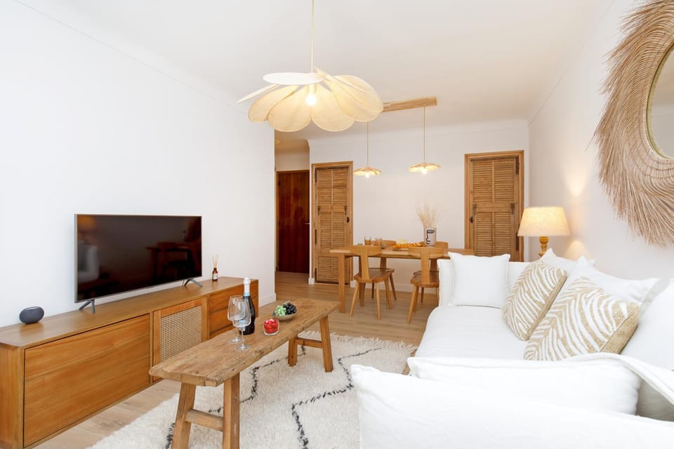Hippie Palm Beach YourHostHelper Apartment in Cannes