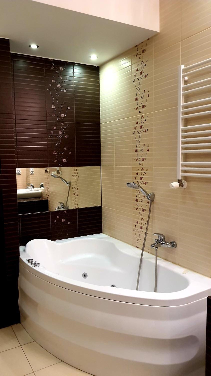 Hot Tub, Bathroom