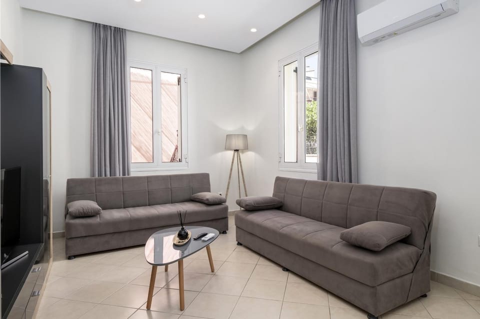 TV and multimedia, Living room, Seating area, air conditioner