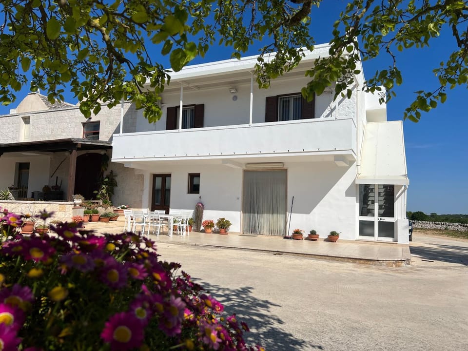 Property building, Facade/entrance, Spring, Garden, View (from property/room), View (from property/room), Garden view, heating