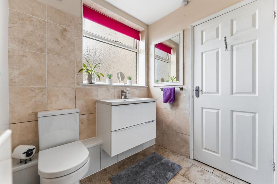 Shower, Toilet, towels