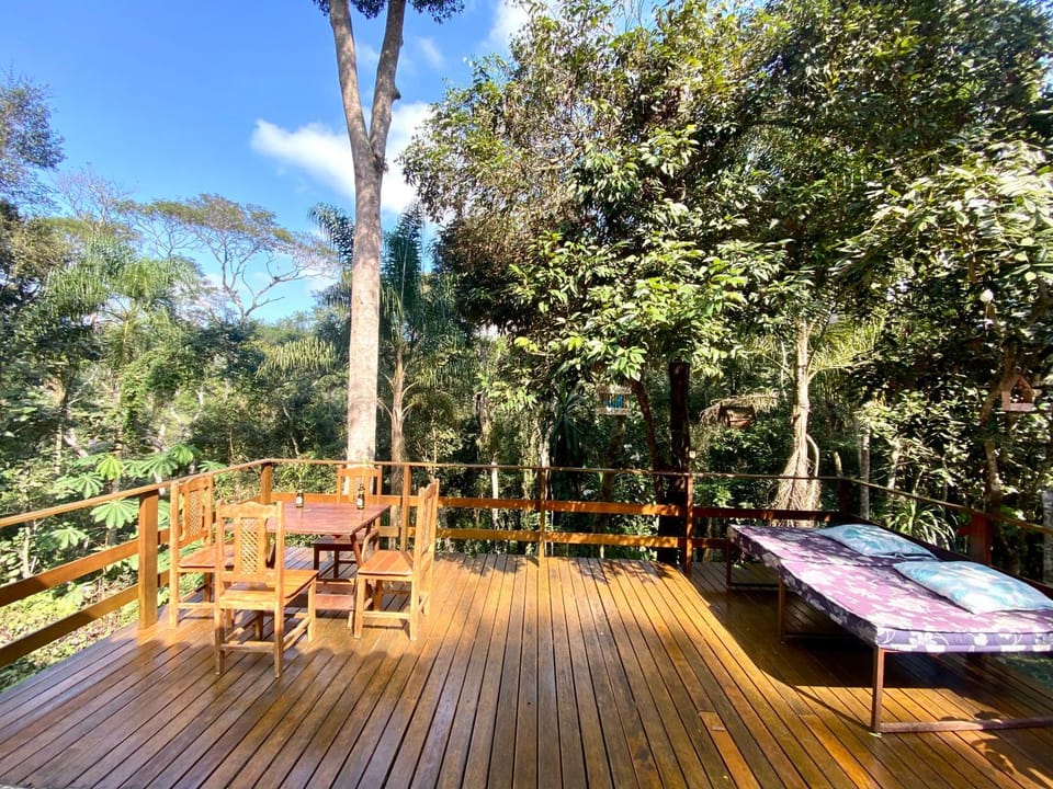 Casa de campo com muito verde e paz, 2 quartos, Wi-Fi, churrasqueira, deck, trilha House in State of São Paulo