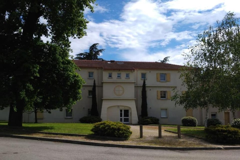 Property building, Facade/entrance, Garden, View (from property/room)