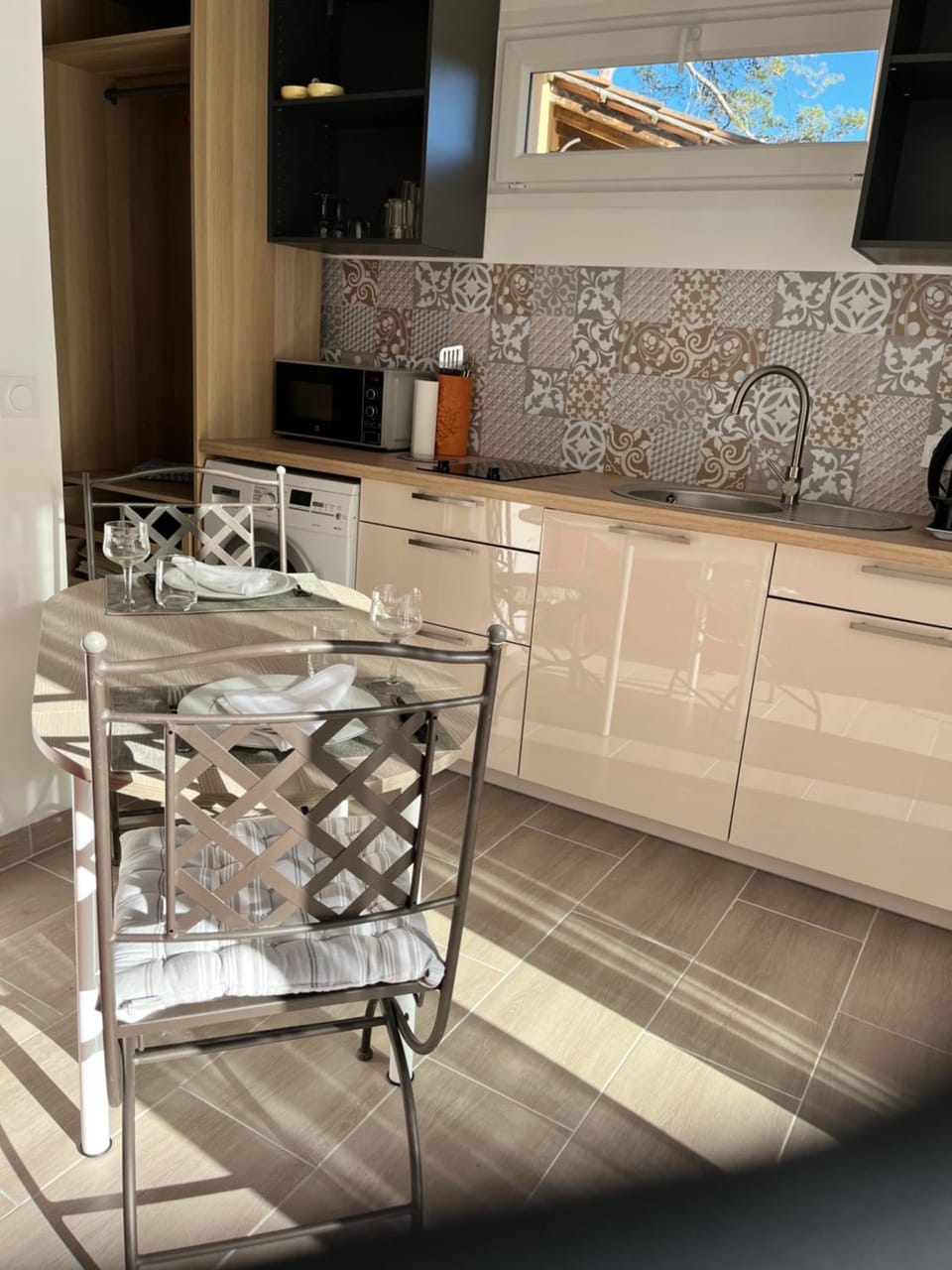 Kitchen or kitchenette