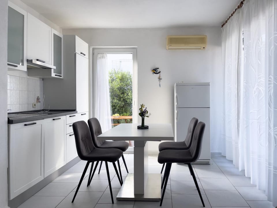 Kitchen or kitchenette, kitchen