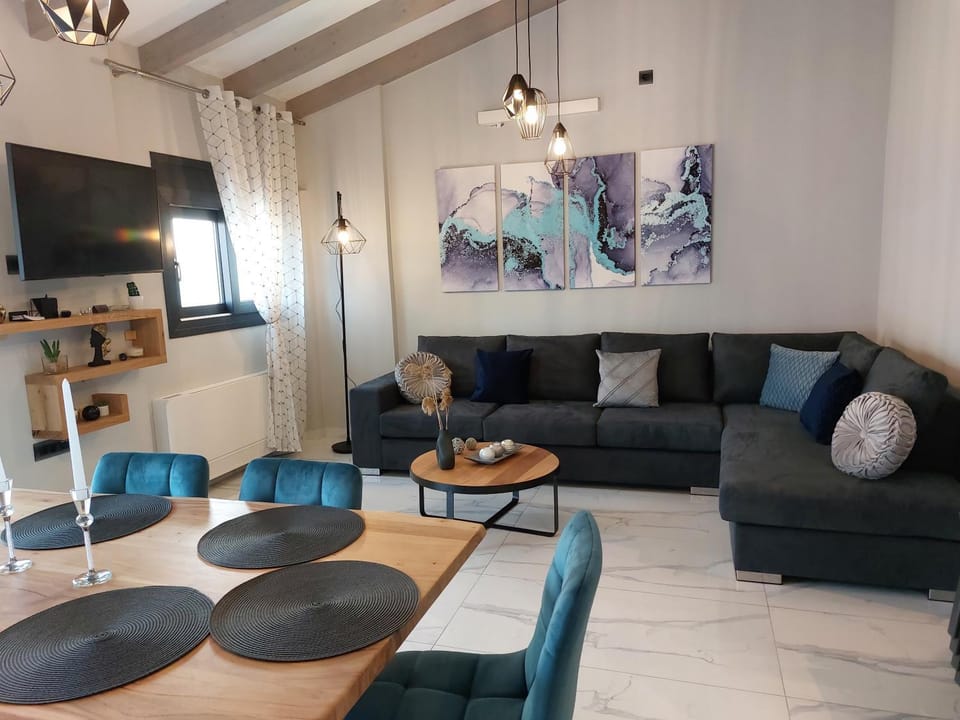 Living room, Seating area, Dining area