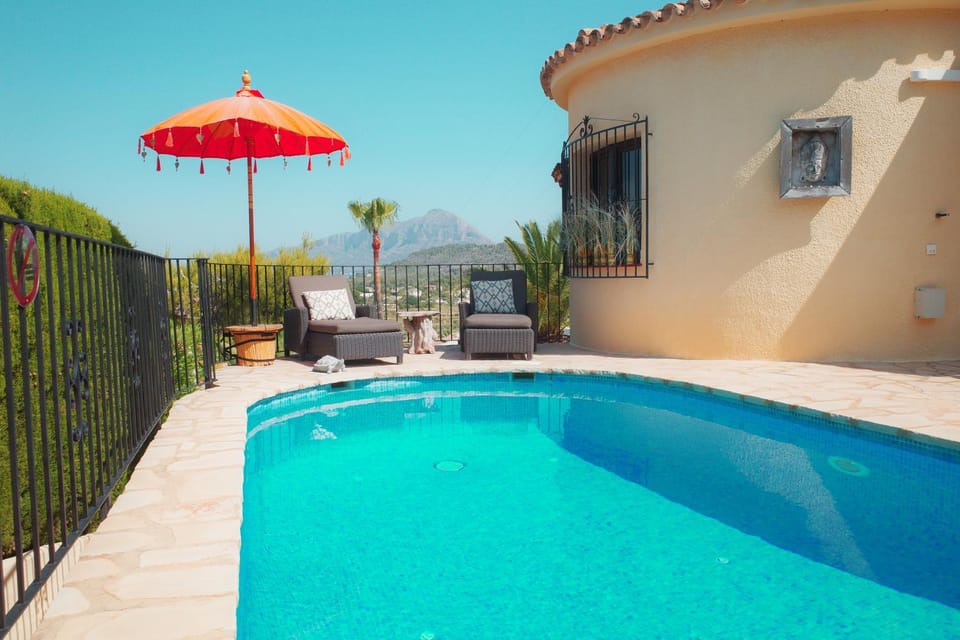 View (from property/room), Mountain view, Swimming pool