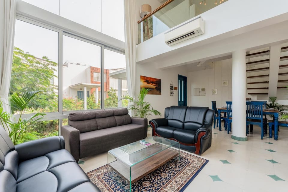 Day, View (from property/room), Living room, Seating area