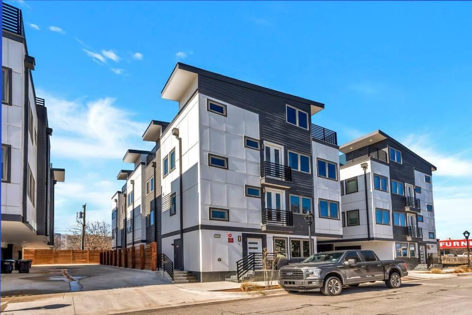 Property building, Facade/entrance, Neighbourhood